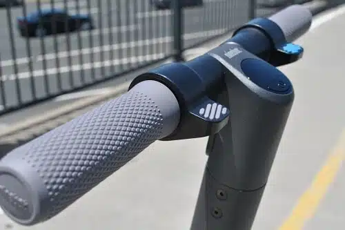 cockpit of the segway es2 electric scooter