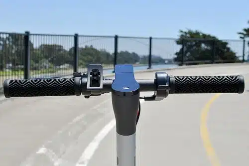 swagtron swagger 5 electric scooter cockpit display