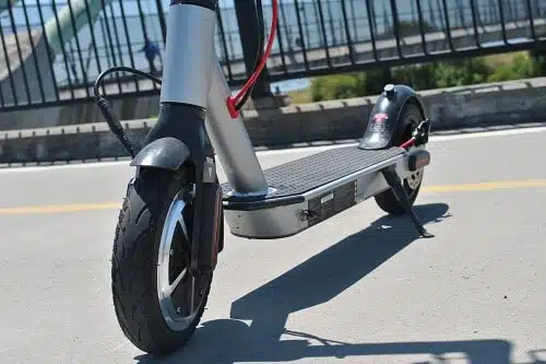swagtron swagger 5 electric scooter lower half