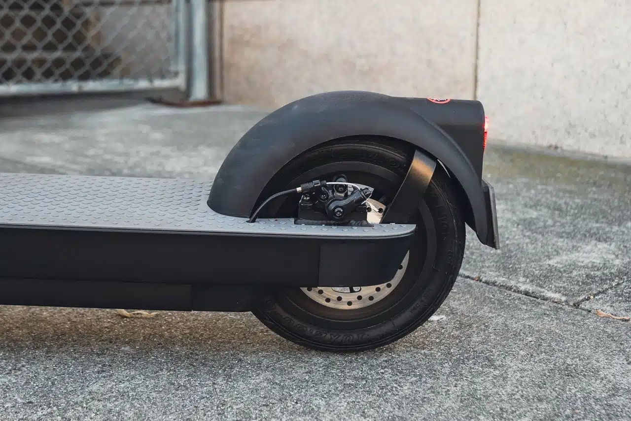 Okai Neon Pro ES20 Backhweel on pavement