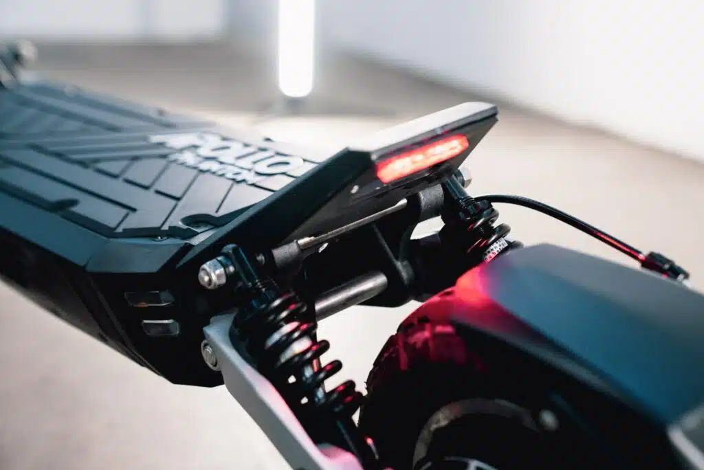 Apollo Phantom brake lights