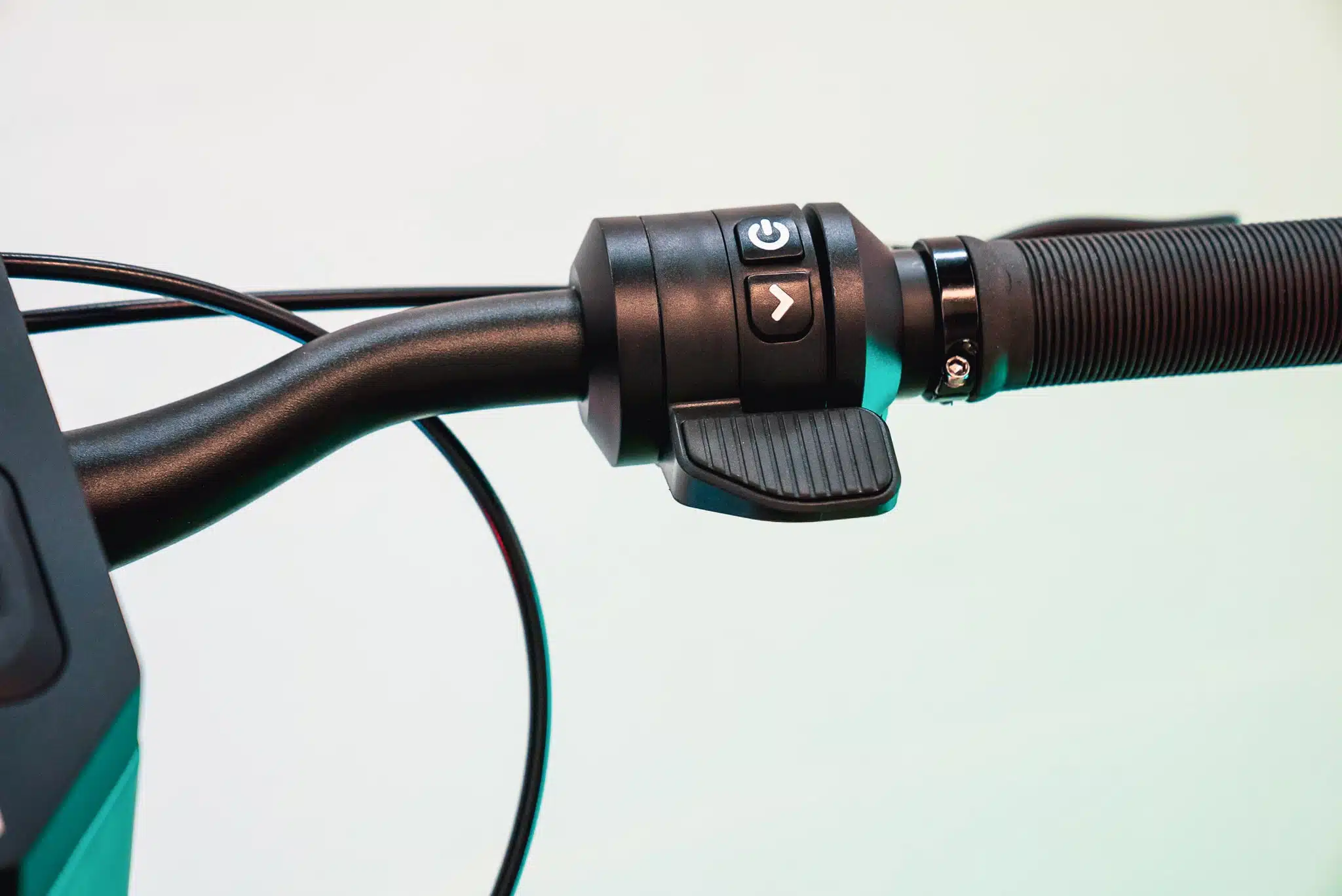 Apollo Pro 2023 prototype right handle power and throttle settings