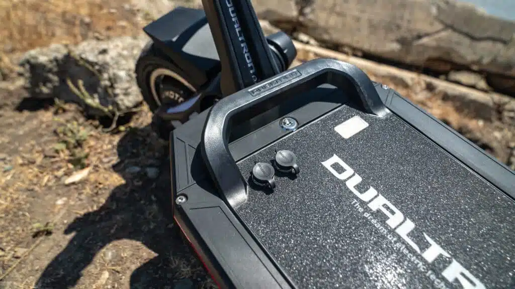 dualtrom storm electric scooter removable battery