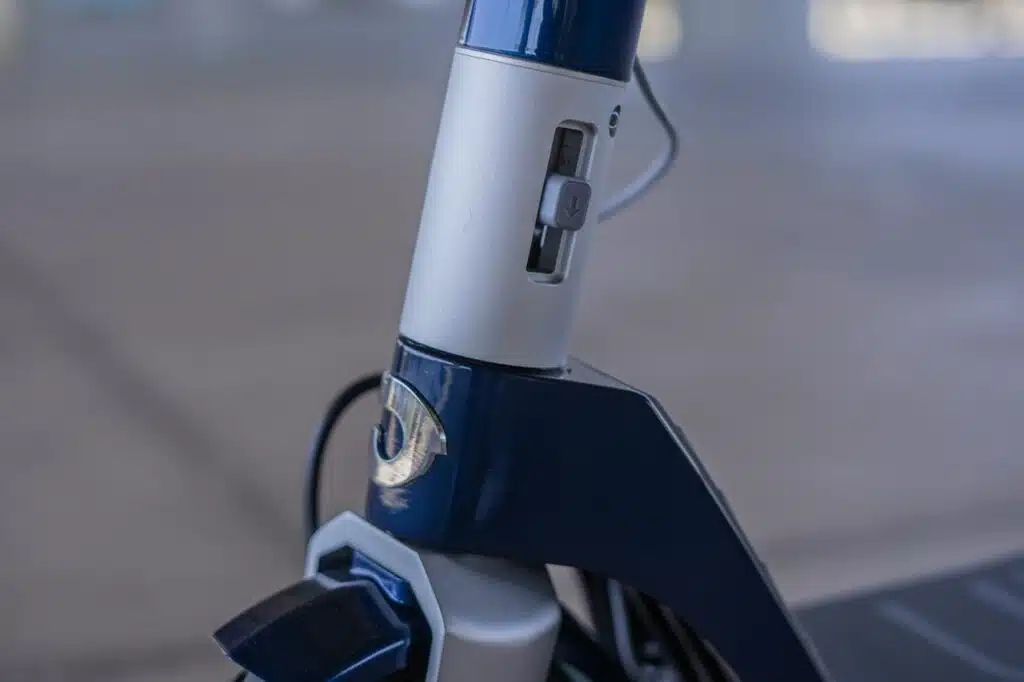 Unagi model one stem latch