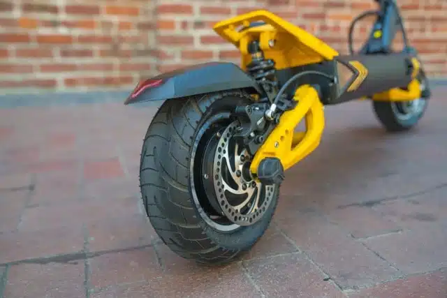 Vsett V10+ backwheel with drum brake