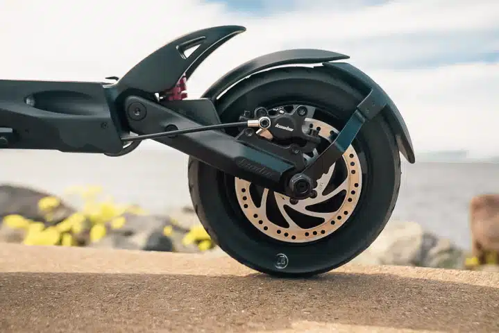 Back wheel of Kaabo Mantis V2