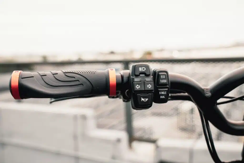 Synergy Tsunami left handle controls