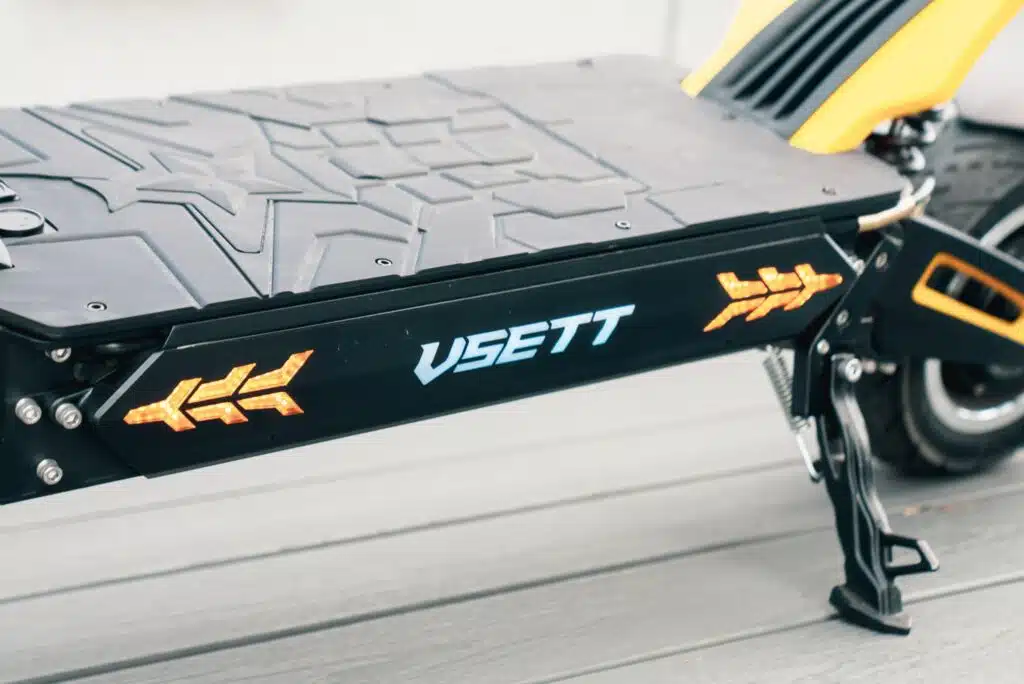 Vsett 11+ lighting on deck