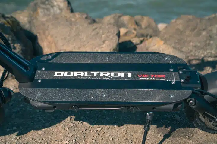 Dualtron Victor Deck Featuring grip