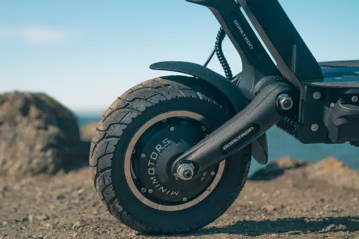 Dualtron Victor Backwheel featuring suspension