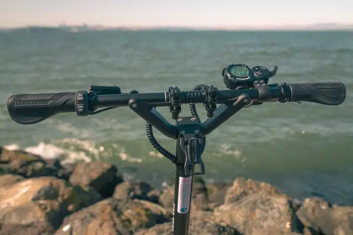 Dualtron Victor full handlebar shot