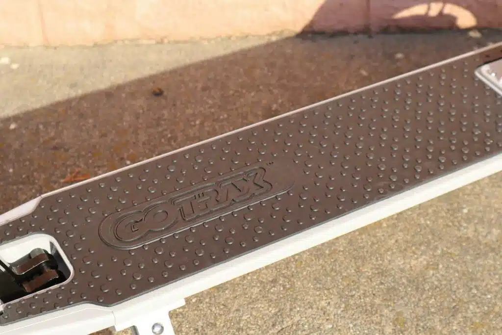 gotrax xr deck closup featuring tread