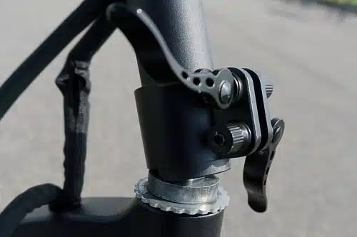 kaabo mantis pro electric scooter folding mechanism