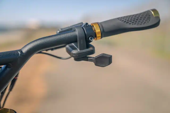wolf king gt pro thumb throttle close up