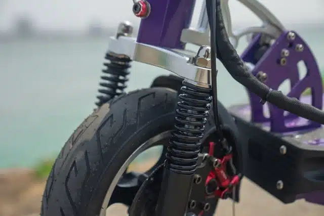 Purple EMOVE Cruiser 2021 front wheel