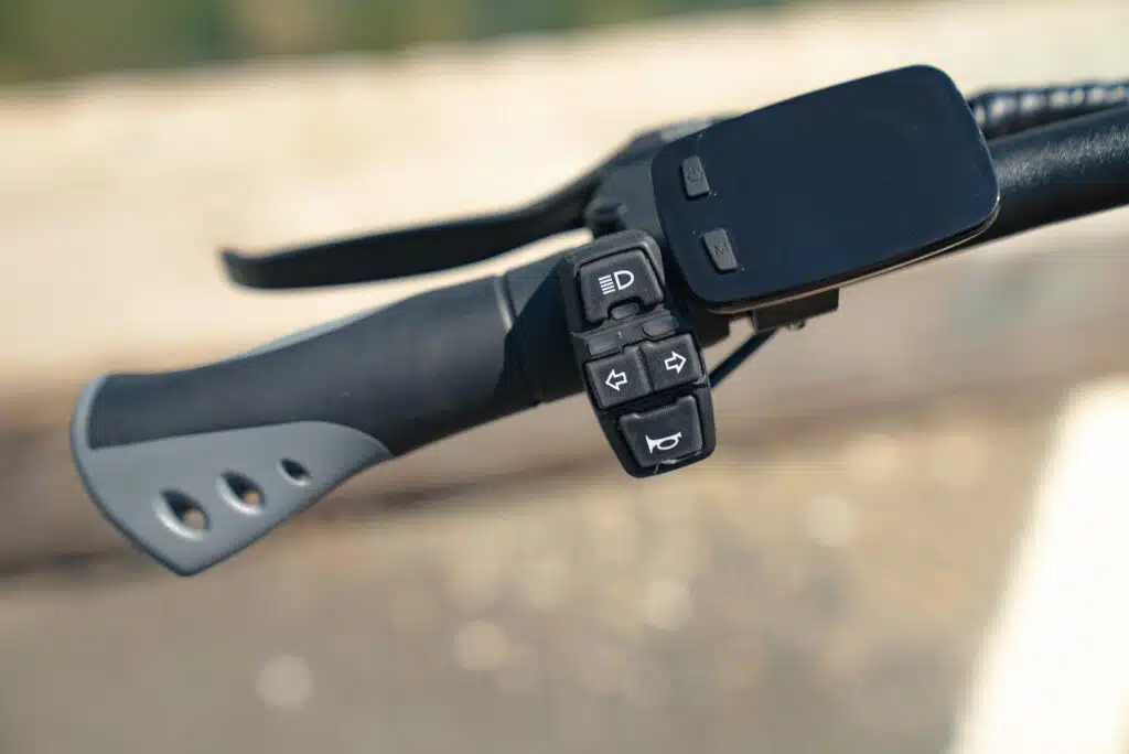 EMOVE RoadRunner V2 left handlebar controls