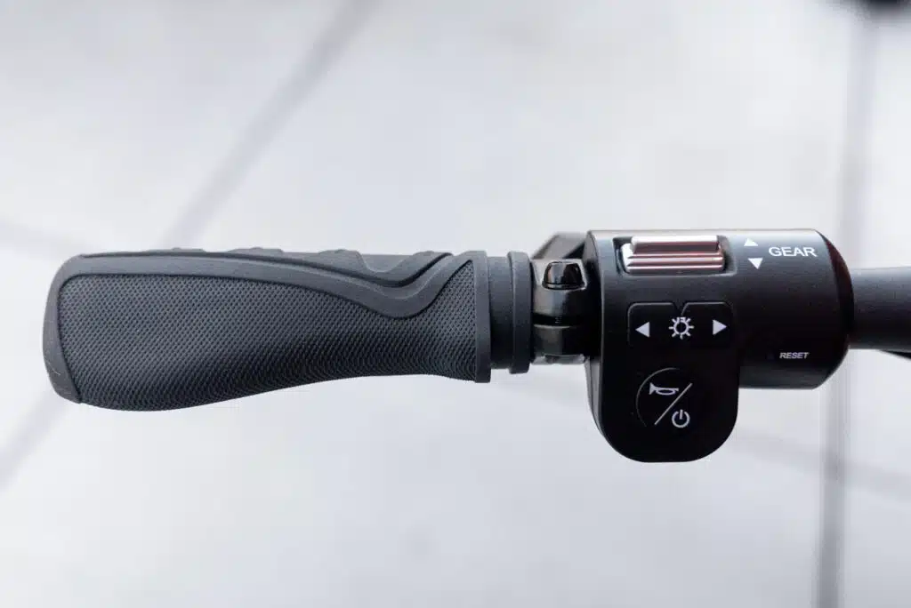 okai panther electric scooter cockpit buttons