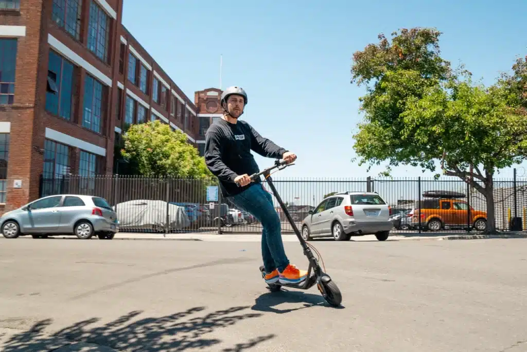 Segway-Ninebot-F2-Pro-electric-scooter-mitchelle-cornering