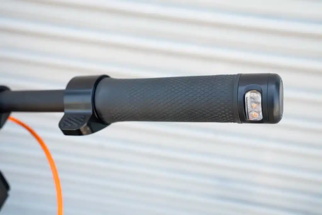 Segway-Ninebot-F2-Pro-electric-scooter-throttle-and-Indicator