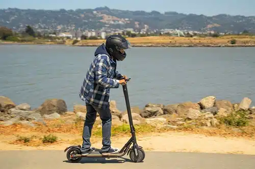 fluid-freeride-cityrider-riding-lake