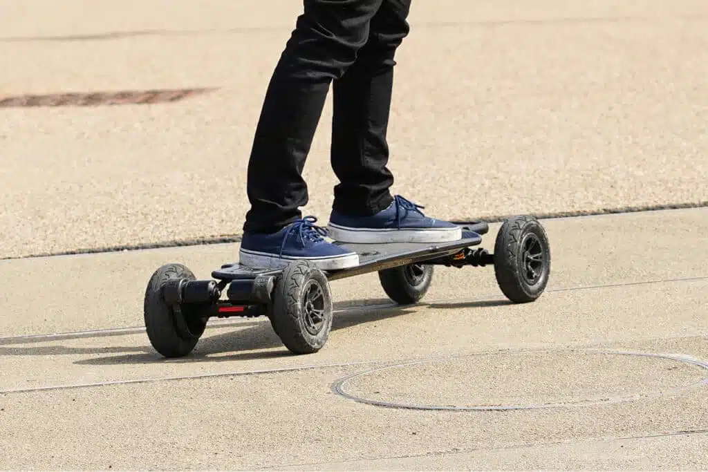 7-Mistakes-New-Electric-Skateboard-Riders-Make-and-How-to-Avoid-Them (1)