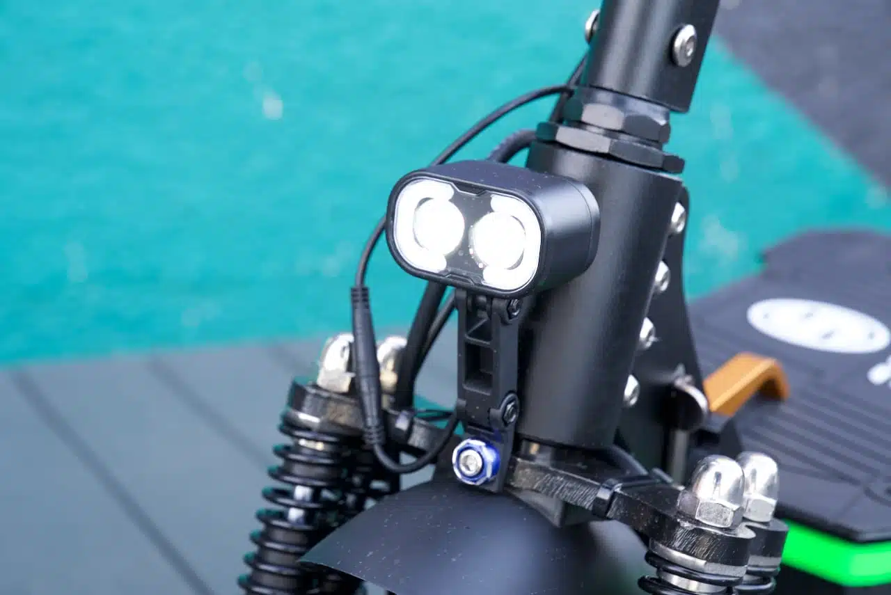 emove roadrunner highlighting front wheel disk brakes