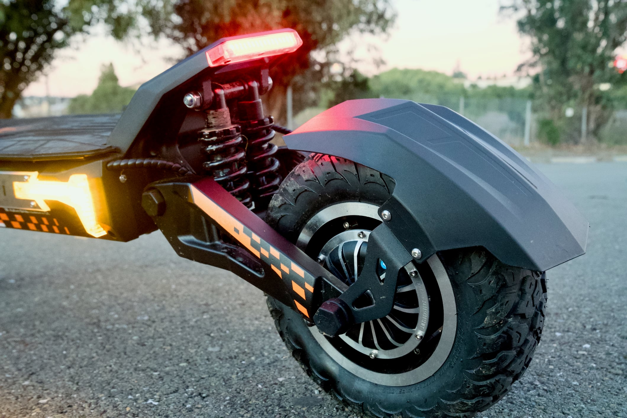 Kukirin G4 Max Review: 50 MPH of Off-Road Value 5 Kukirin G4 Max dual hydraulic suspension and 12 inch off-road tire detail