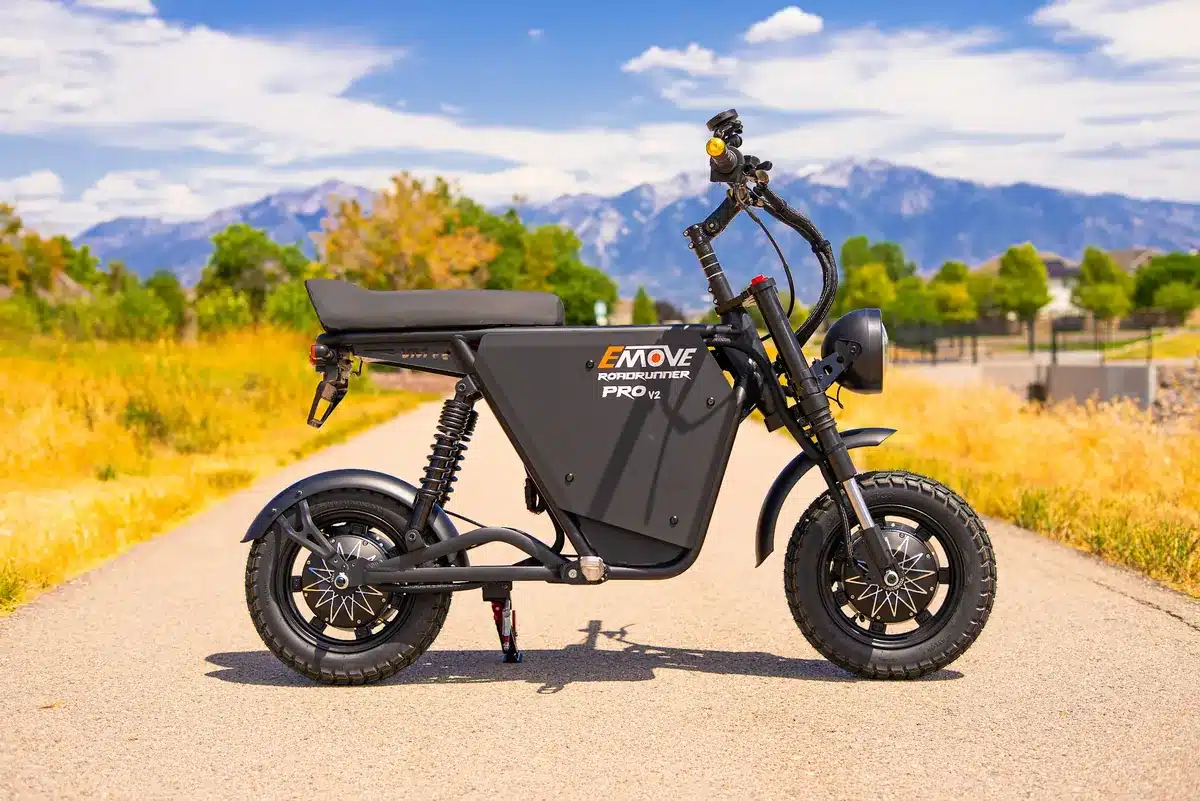 EMOVE RoadRunner Pro V2 Review: Surron Power in a Tiny, Stealthy Package 2 EMOVE RoadRunner Pro V2 side profile showing its large 72V 60Ah battery box