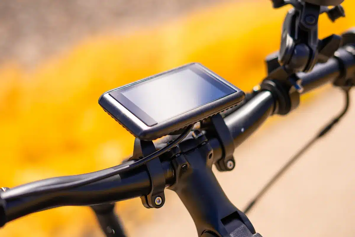 EMOVE RoadRunner Pro V2 Review: Surron Power in a Tiny, Stealthy Package 6 EMOVE RoadRunner Pro V2 3.5 inch color TFT display