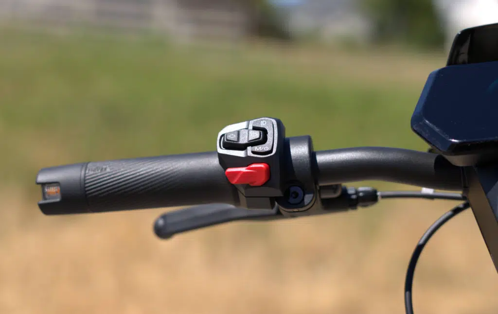 Navee NT5 Ultra X Review 2 Navee NT5 Ultra X handlebar controls and turn signals