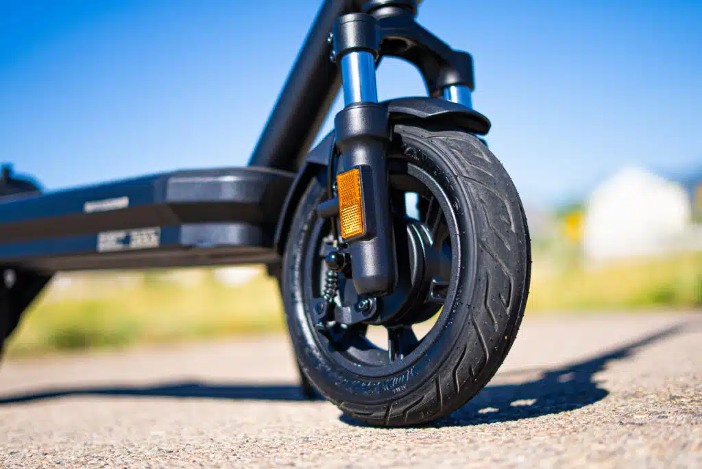 VMAX VX2 Lite Review: Premium Commuter Quality at a Much Lower Price 4 VMAX VX2 Lite front tubeless tire close-up