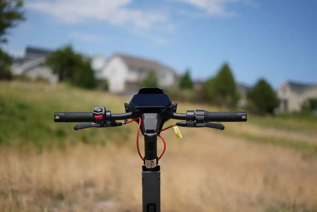 NAVEE XT5 Pro Review: A Fast, Stable 31 MPH Scooter With Serious Tech 5 NAVEE XT5 Pro cockpit and dashboard display