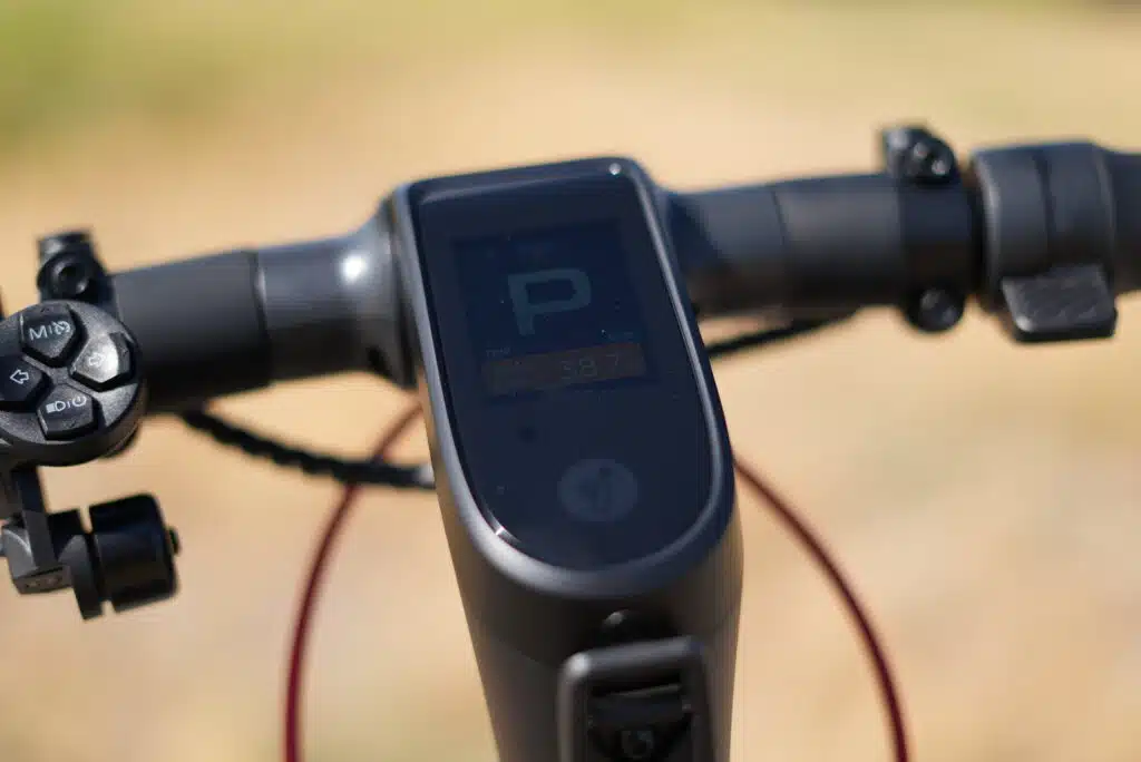 Segway MAX G3 Plus Review: One of the Best Commuter Scooters Just Got Better 5 Segway MAX G3 Plus 2.4-inch color TFT display showing speed and battery level