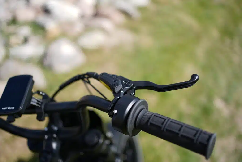 Heybike Titan Review: Street Legal, Built for Distance, and a Real Saturn Rival 5 Heybike Titan right grip with the full handlebar throttle and hydraulic brake lever