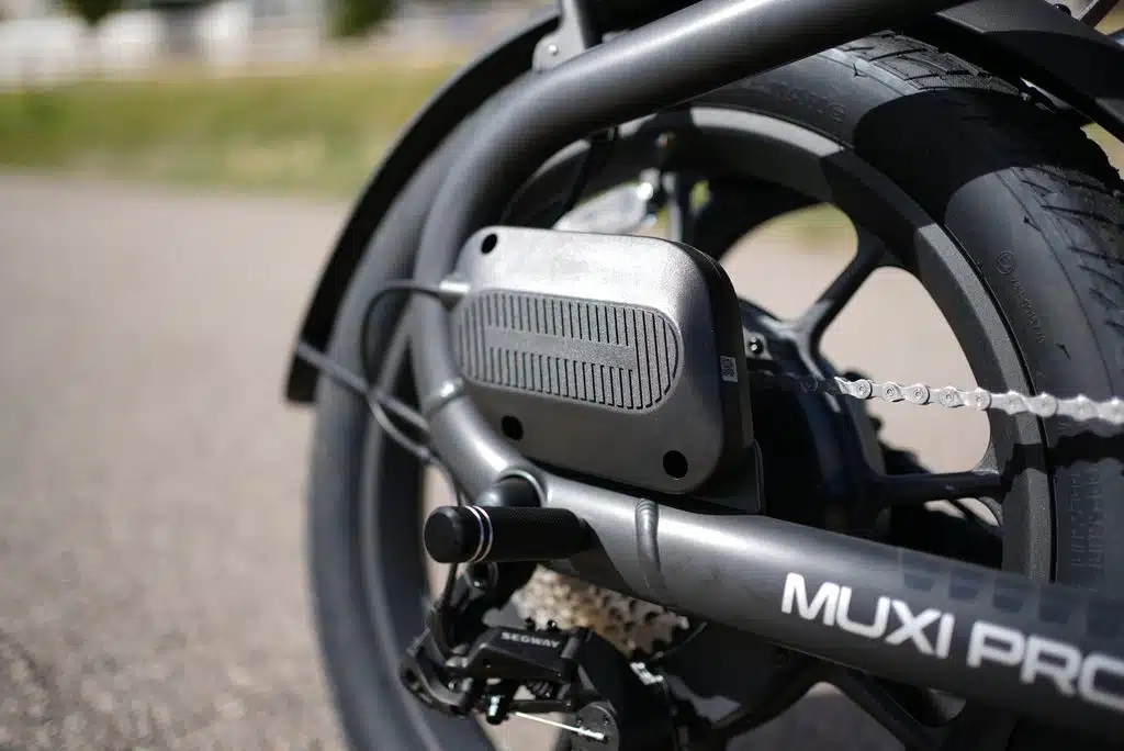 Segway MUXI PRO Review: The Auto Shifter Changes Everything 2 Close-up of the Segway MUXI PRO 9-speed electronic auto shifter and derailleur