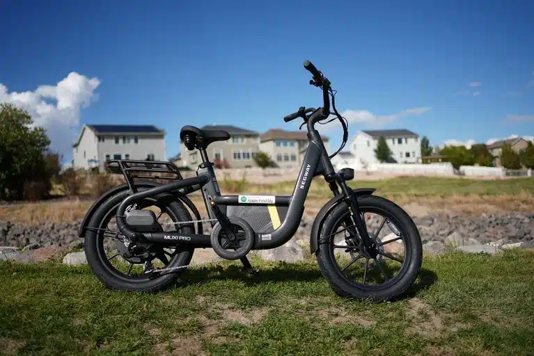 Segway MUXI PRO mini cargo eBike in black, side view, RiderGuide test bike